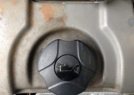 Srovnání litinového motoru před a po číštění.